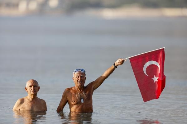 Atatürk, Antalya'da denizde ve karada anıldı