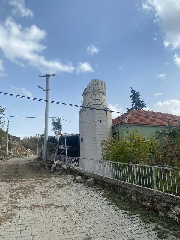 Aydın'da hortum minareyi devirdi