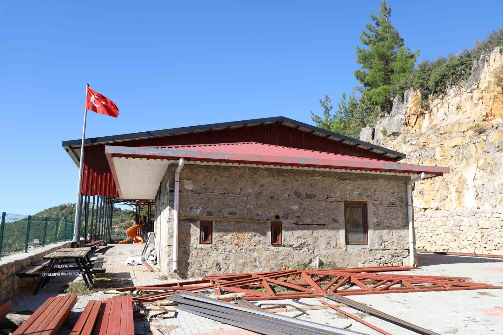 Başköy Mahallesi'ne yeni çok amaçlı salon ve çocuk parkı