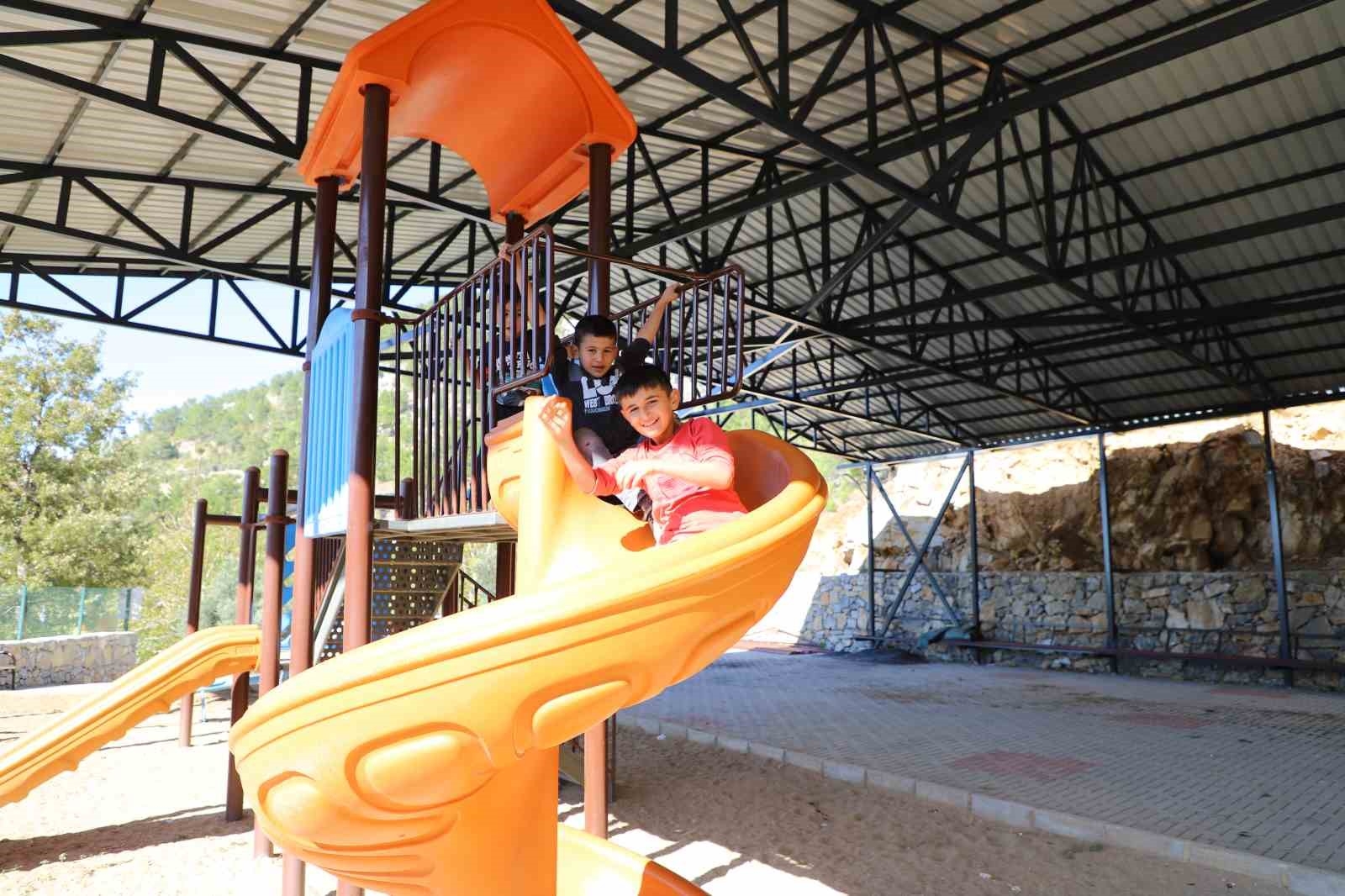 Başköy Mahallesi'ne yeni çok amaçlı salon ve çocuk parkı