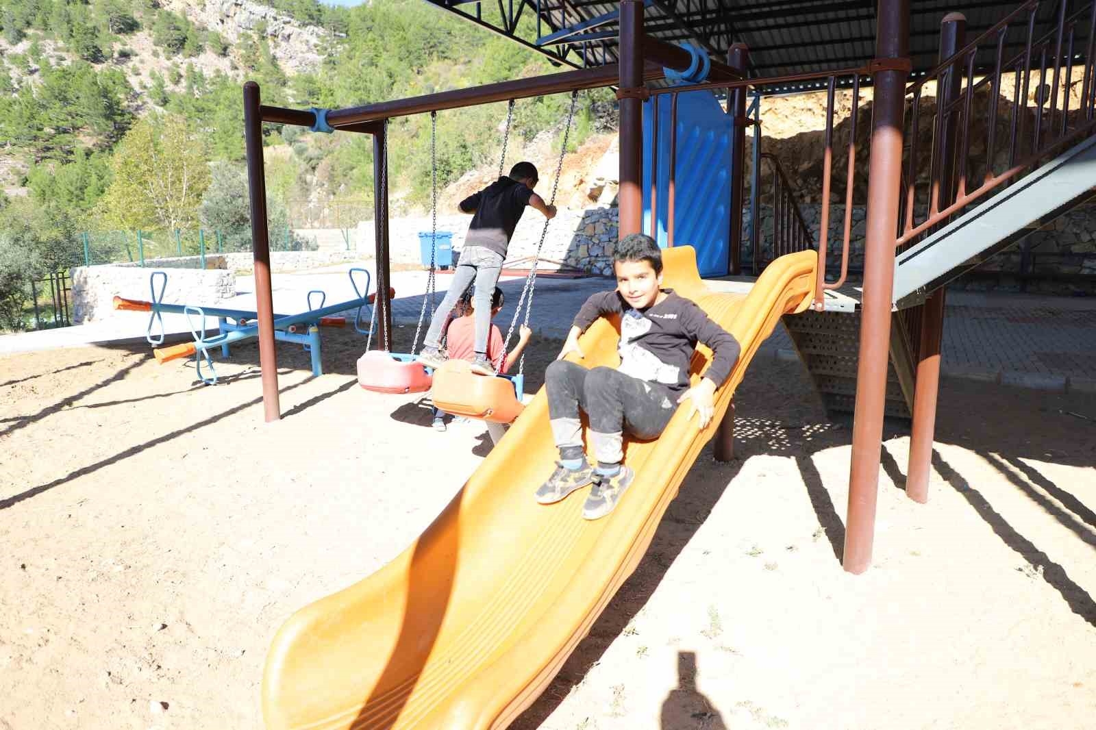 Başköy Mahallesi'ne yeni çok amaçlı salon ve çocuk parkı