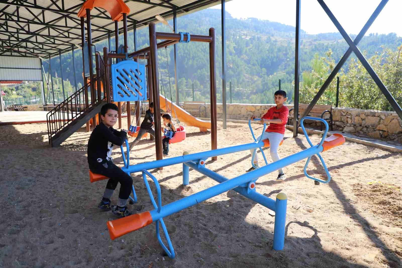 Başköy Mahallesi'ne yeni çok amaçlı salon ve çocuk parkı