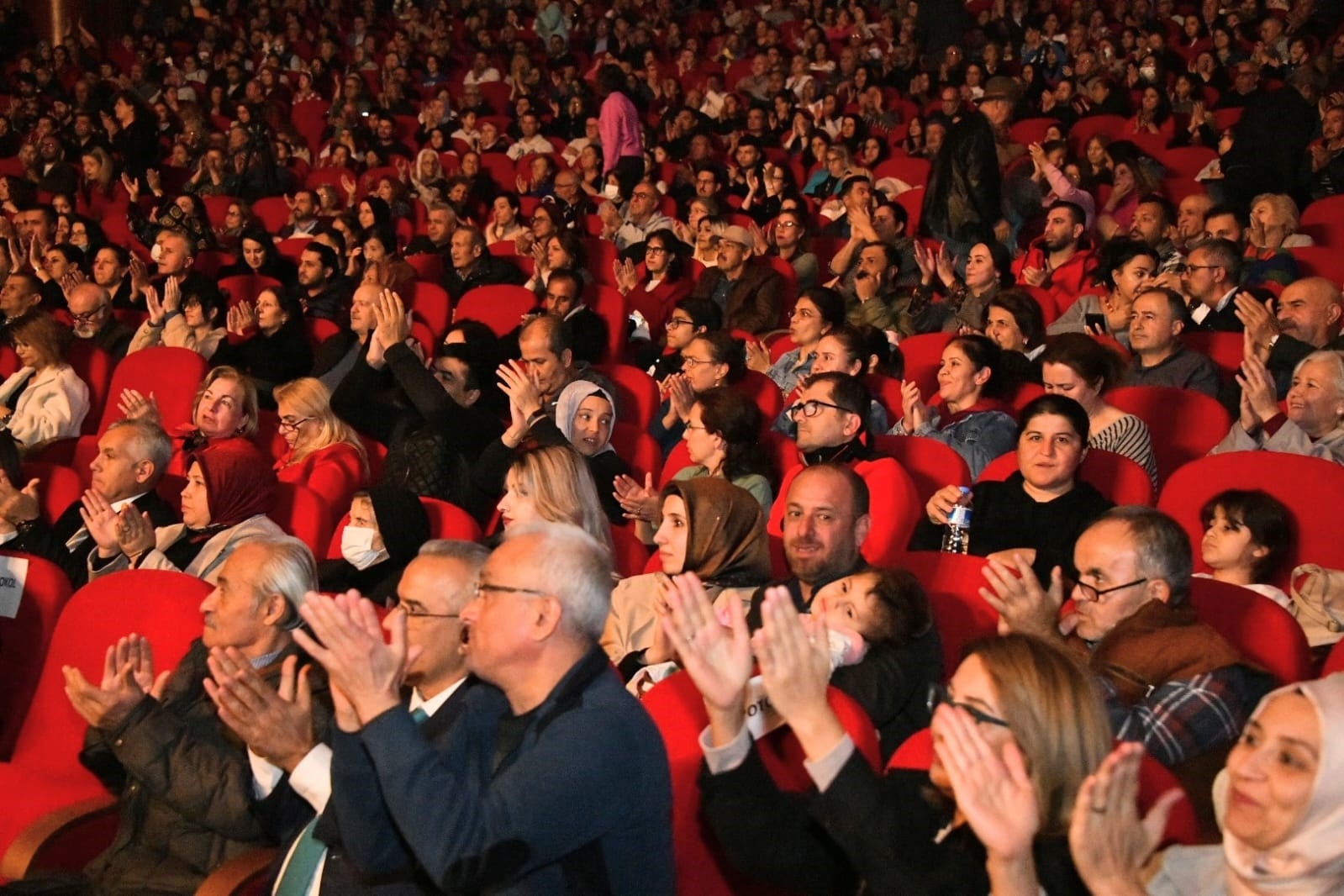 'Bozkırın Tezenesi' Neşet Ertaş Yenişehir'de anıldı