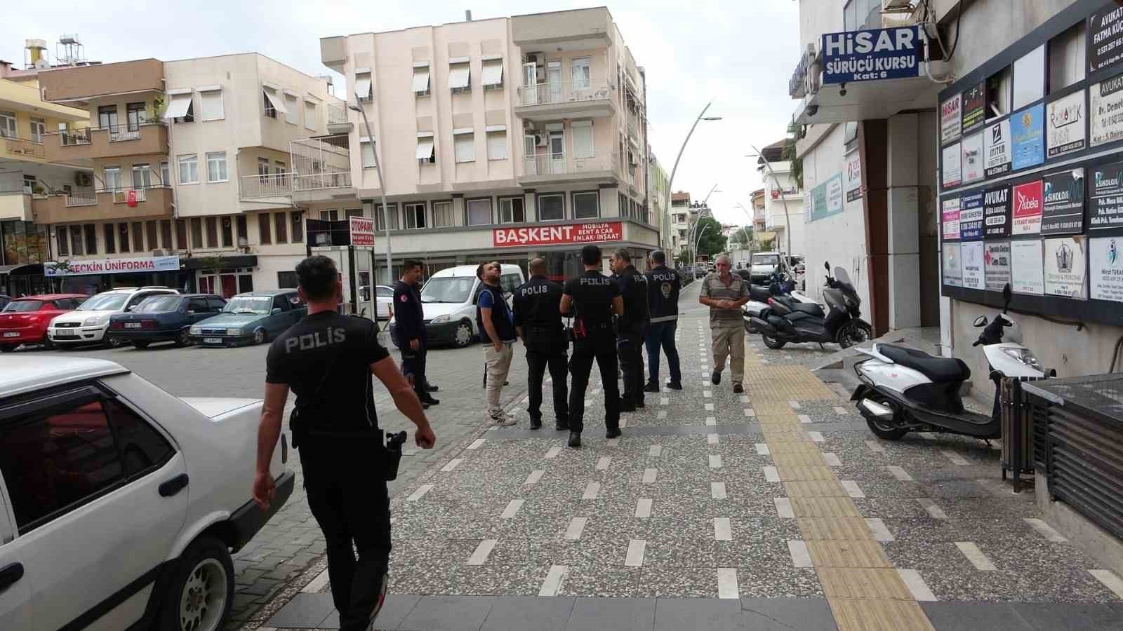 Çatıda 45 dakika önce gördüğü şahıs için ekipleri alarma geçirdi
