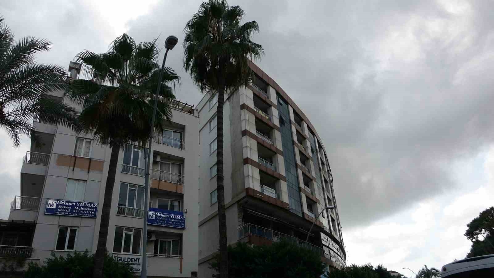 Çatıda 45 dakika önce gördüğü şahıs için ekipleri alarma geçirdi