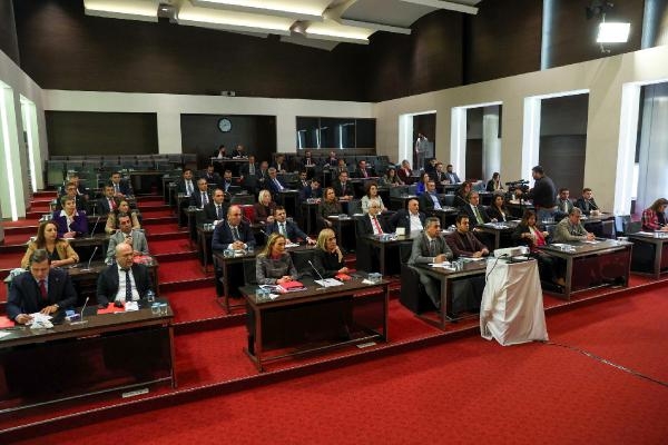 CHP'den 13 kişiye af