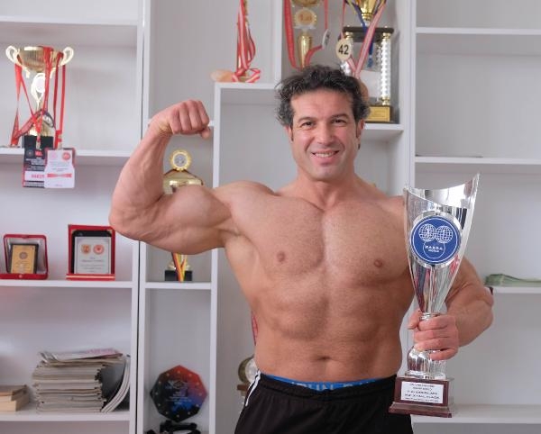 Çizgi film karakteri 'He-Man'den etkilenip, dünya şampiyonu oldu