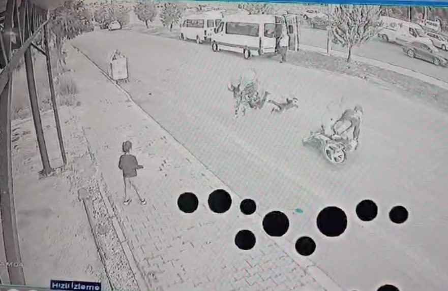 Çocuğu kurtarmak isterken ezildiler!