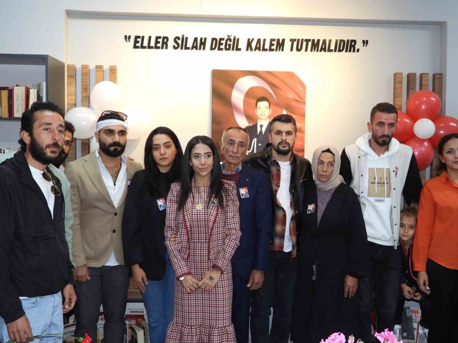 Depremde hayatını kaybeden polis Barış Berber'in adı kütüphanede yaşatılacak