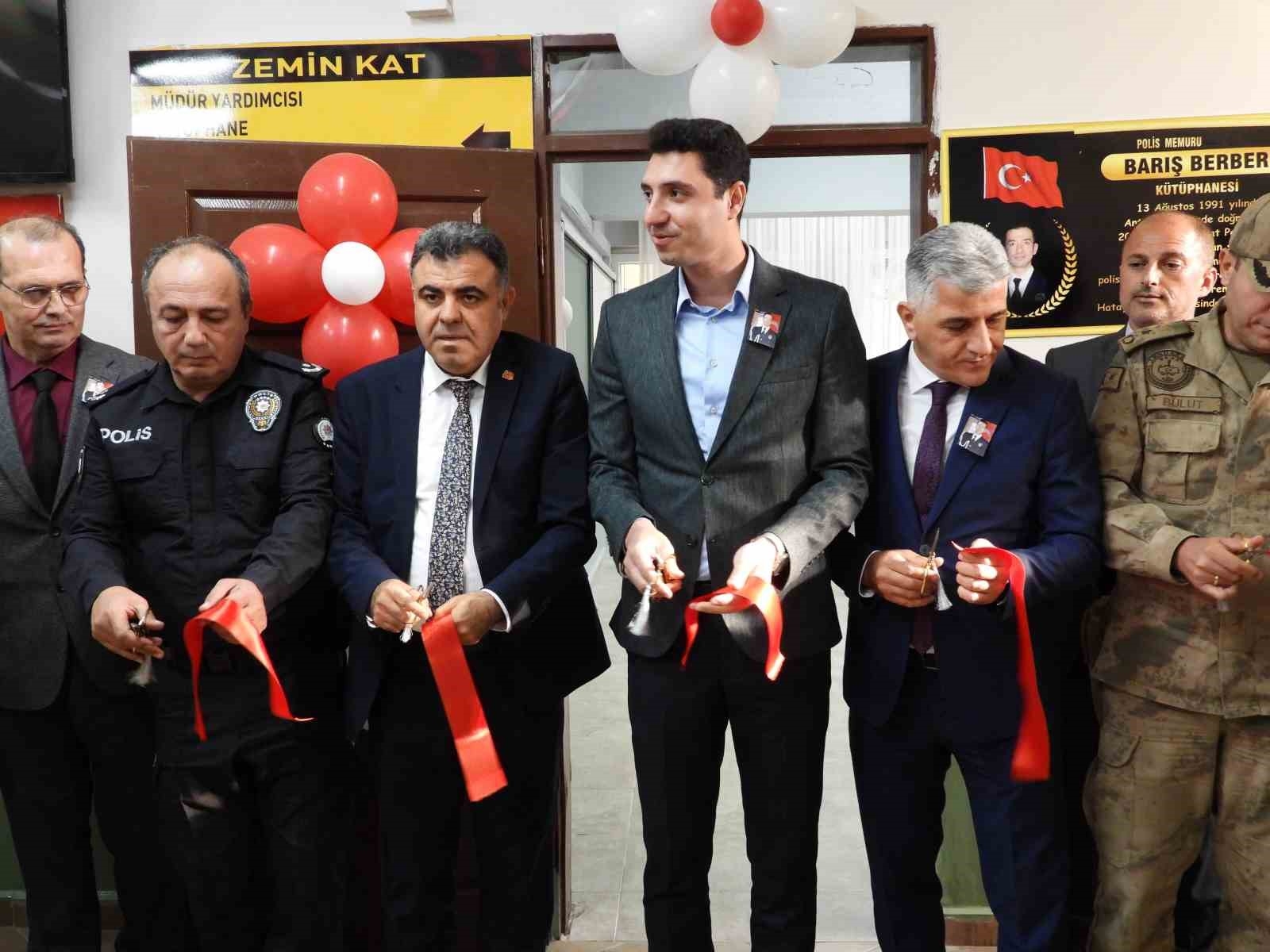 Depremde hayatını kaybeden polis Barış Berber'in adı kütüphanede yaşatılacak