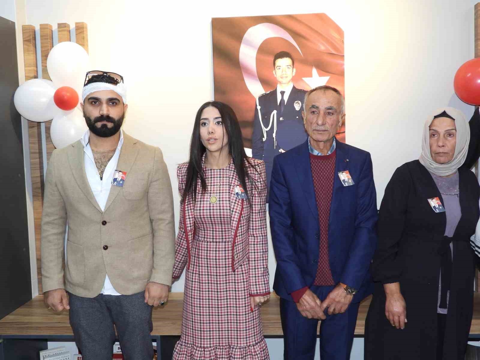 Depremde hayatını kaybeden polis Barış Berber'in adı kütüphanede yaşatılacak