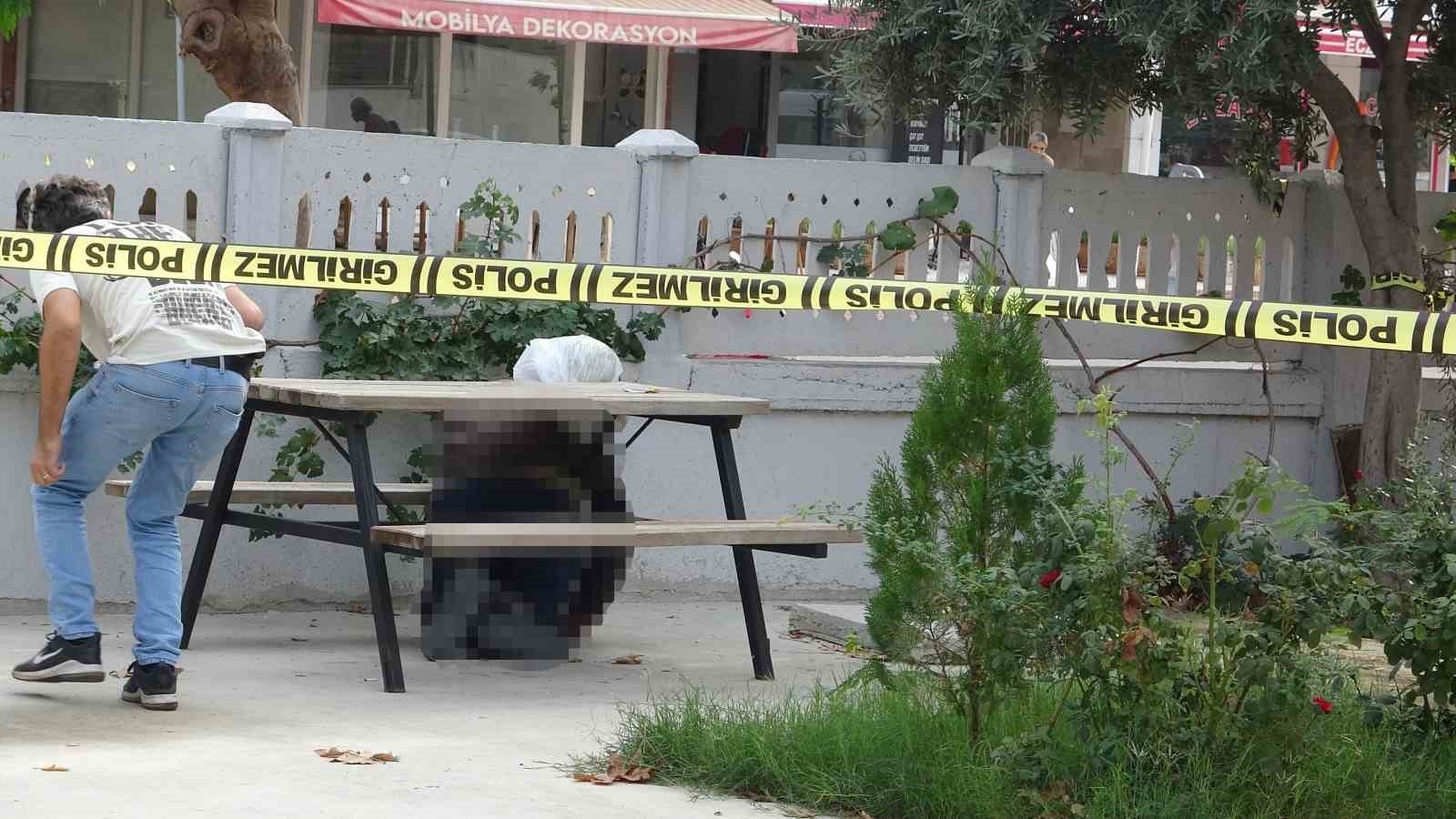 Dinlenmek için oturduğu cami bahçesindeki bankta son nefesini verdi