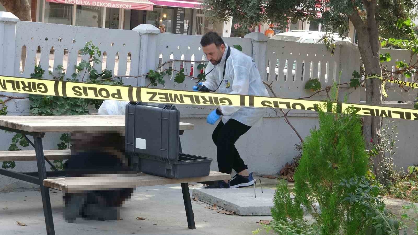 Dinlenmek için oturduğu cami bahçesindeki bankta son nefesini verdi