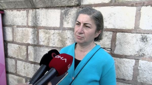Fatih'te yavru kediyi çantasına koyan şüpheli kamerada