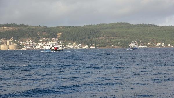 Gökçeada ve Bozcaada feribot seferlerine 'fırtına' engeli