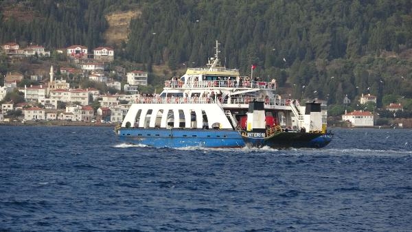Gökçeada ve Bozcaada feribot seferlerine 'fırtına' engeli