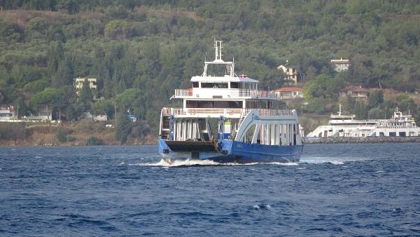Gökçeada ve Bozcaada feribot seferlerine 'fırtına' engeli