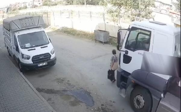 Hafriyat kamyonunun çarptığı yaya öldü