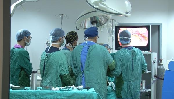 'Hızlı karaciğer yetmezliği' tanısı konulan Ferhat'a, kız kardeşi hayat verdi