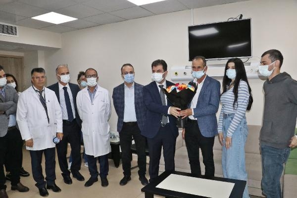 'Hızlı karaciğer yetmezliği' tanısı konulan Ferhat'a, kız kardeşi hayat verdi