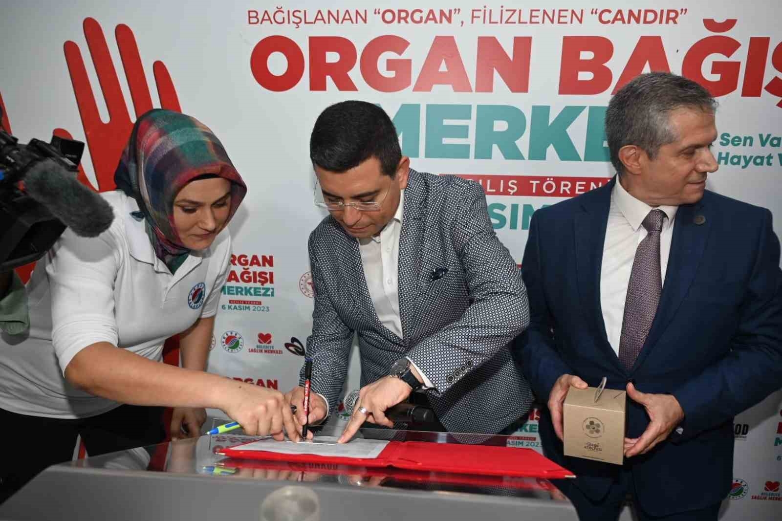 İlk bağışçı Başkan Tütüncü oldu