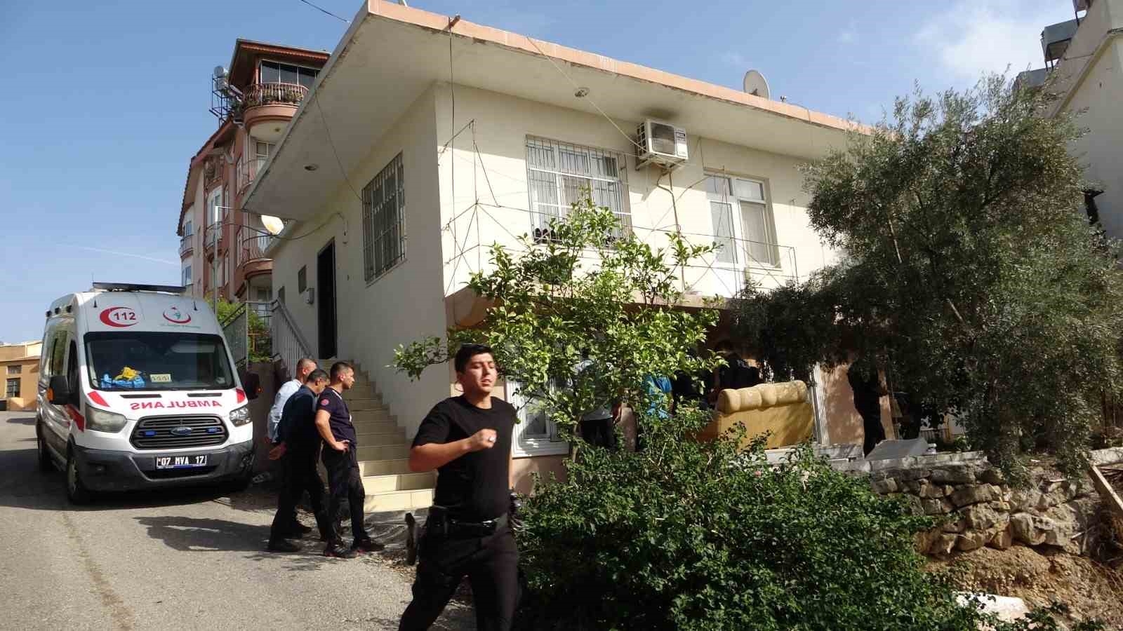 İnşaat boyacısı bekar evinde ölü bulundu
