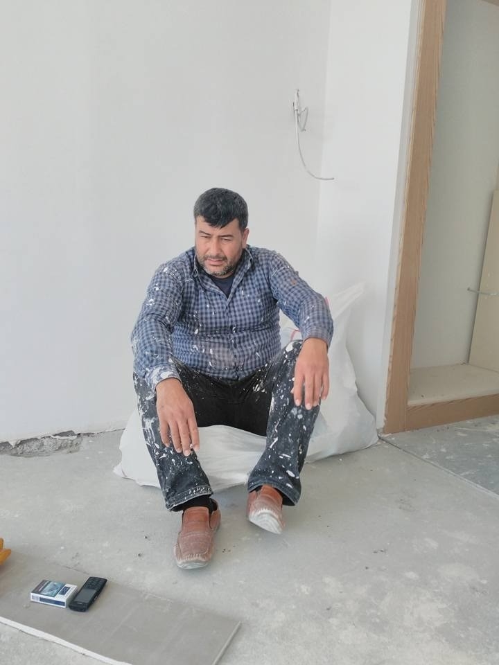 İnşaat boyacısı bekar evinde ölü bulundu