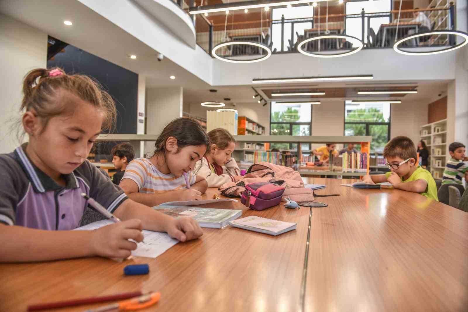 Kepez'in kütüphanelerini öğrenciler çok sevdi