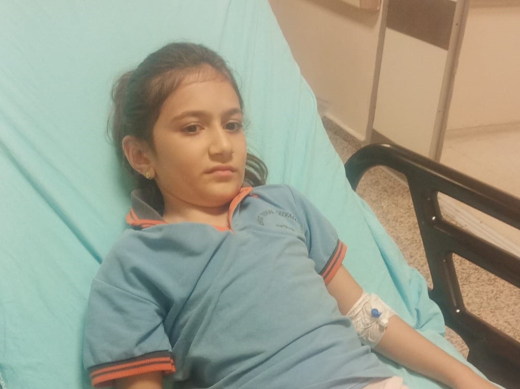 Komşuların kavgasında tabancadan çıkan kurşunla yaralanan 8 yaşındaki kız, o anları hatırladıkça gözyaşlarına boğuldu
