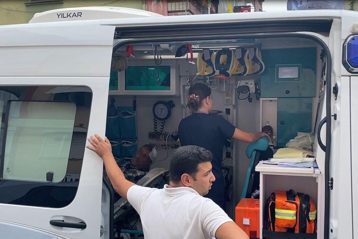 Komşuların kavgasında tabancadan çıkan kurşunla yaralanan 8 yaşındaki kız, o anları hatırladıkça gözyaşlarına boğuldu