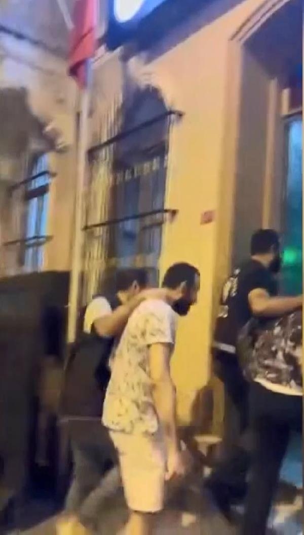 Mahkemeden İstiklal Caddesi'nde sahte dolar dağıtanlar hakkında karar