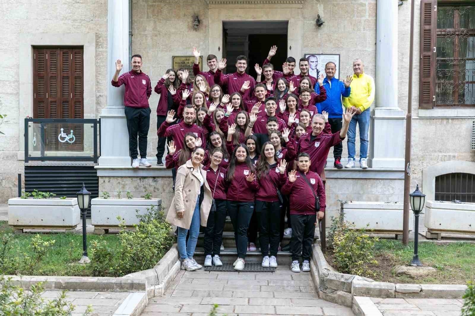 Makedon Halk Dansları Topluluğu Mersin'den memnun ayrıldı