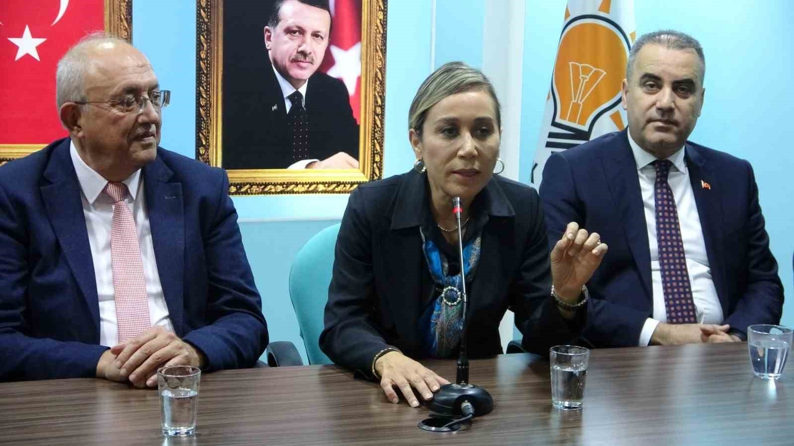 Manavgat'ta 40 kadın AK Parti saflarına katıldı