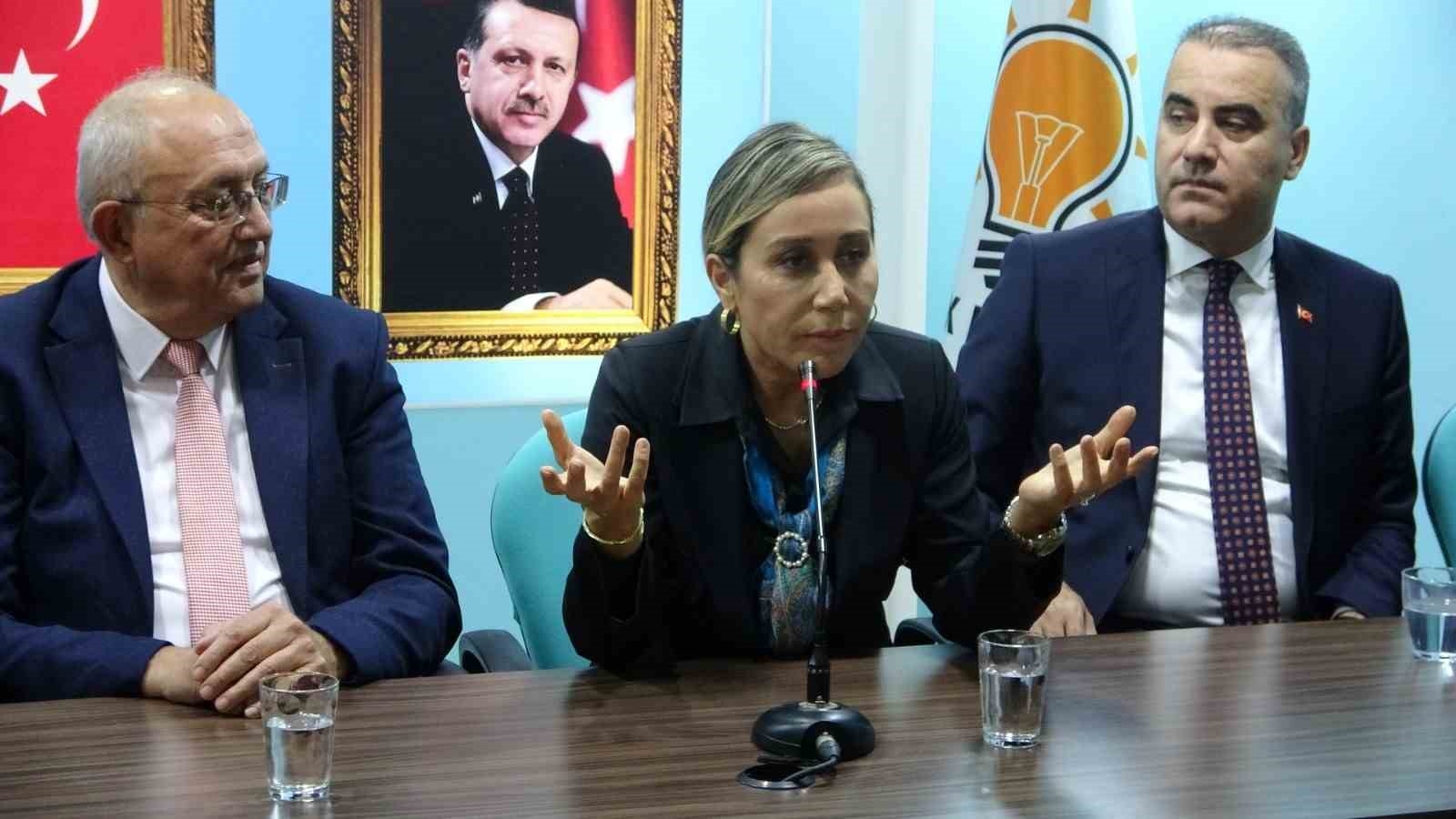 Manavgat'ta 40 kadın AK Parti saflarına katıldı