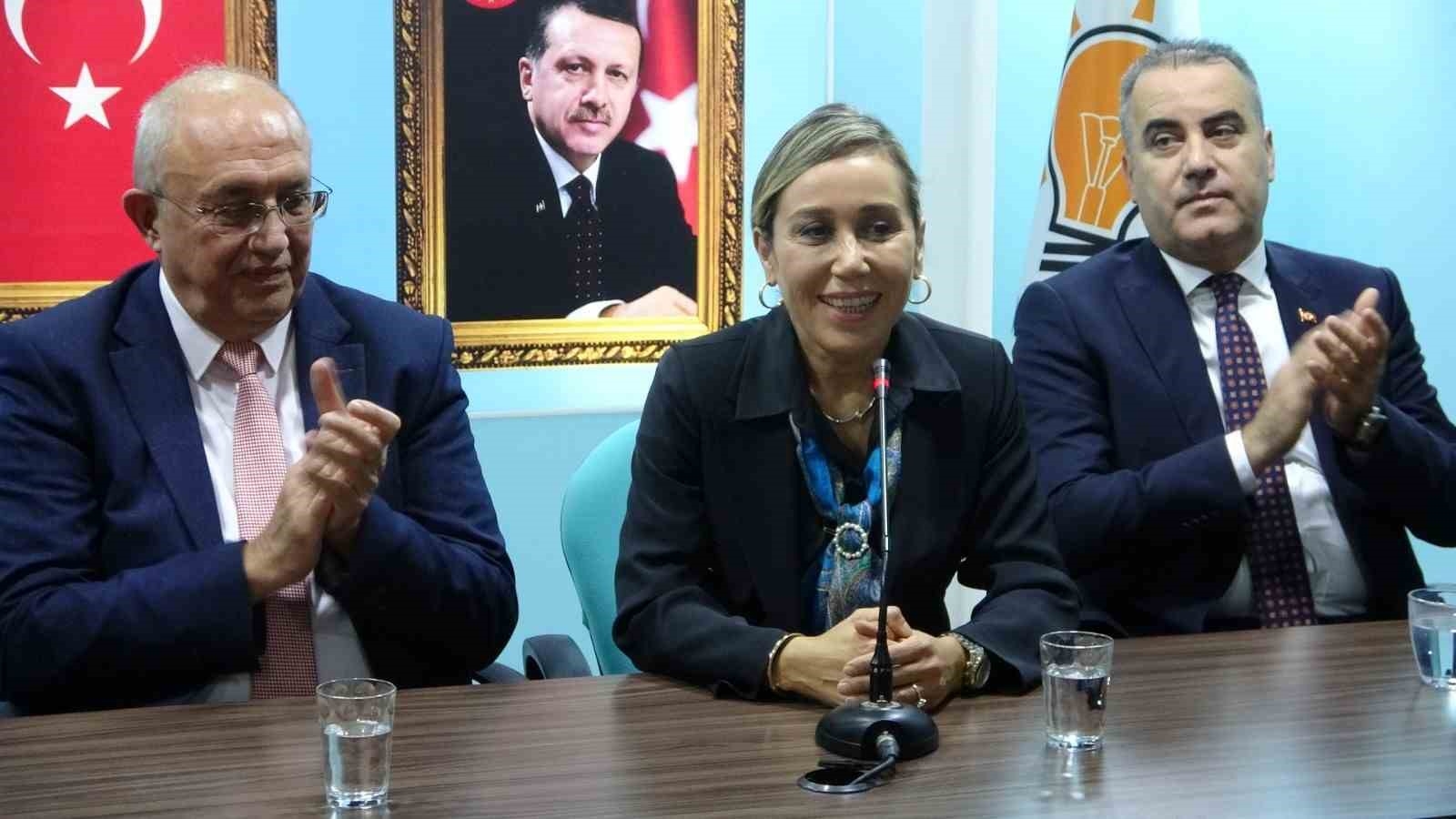 Manavgat'ta 40 kadın AK Parti saflarına katıldı