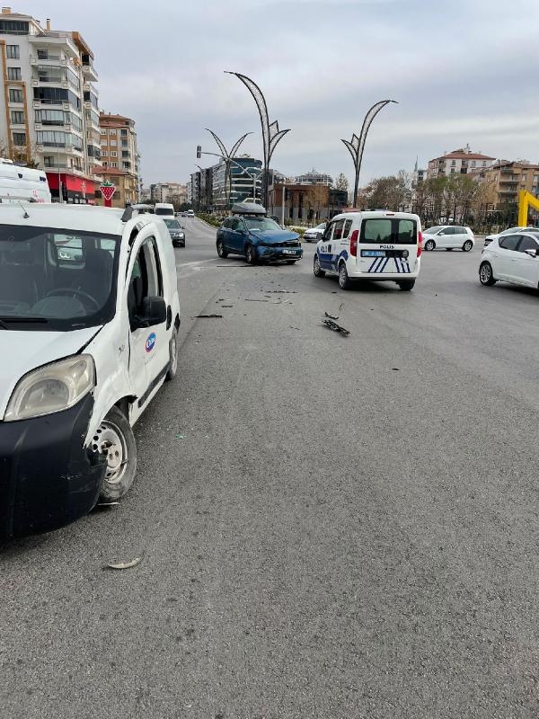 Milli voleybolcu Büşra Kılıçlı kaza yaptı: 2 yaralı