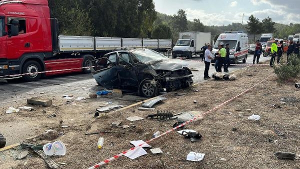 Muğla'da yolcu otobüsü ile otomobilin çarpıştığı ölümlü kaza, araç kamerasında