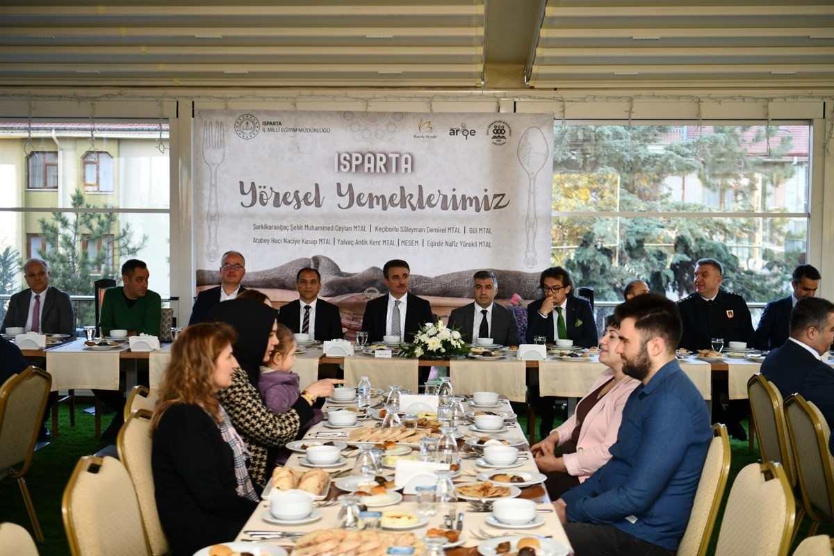 Öğrenciler hünerlerini Yöresel Yemek Fuarı'nda sergiledi