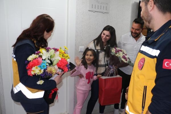 Okulda kalbi duran Serra'yı, 4 dakikada ulaşan ambulans ekibi hayata bağladı