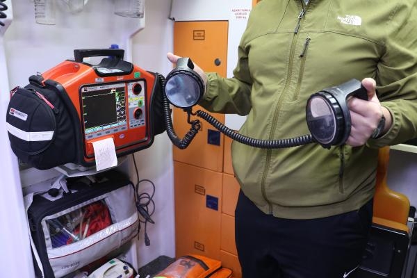 Okulda kalbi duran Serra'yı, 4 dakikada ulaşan ambulans ekibi hayata bağladı