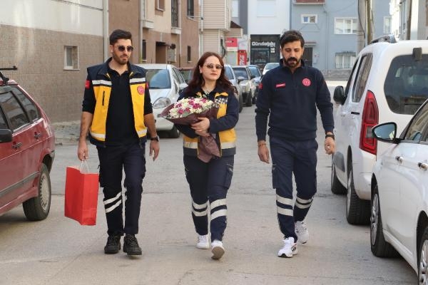 Okulda kalbi duran Serra'yı, 4 dakikada ulaşan ambulans ekibi hayata bağladı