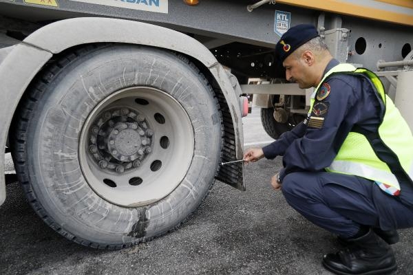 Otobüs, kamyon ve TIR'lar 'teknik denetim ekibi'nin radarında