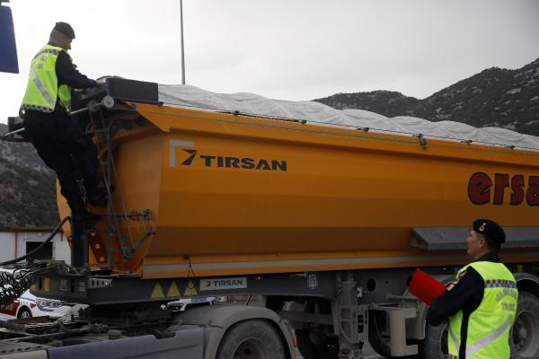 Otobüs, kamyon ve TIR'lar 'teknik denetim ekibi'nin radarında