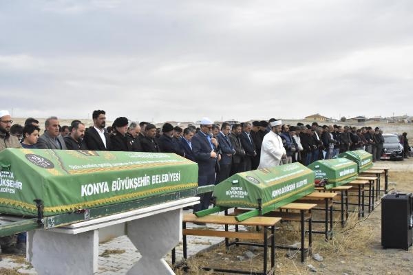 Otomobilin çarptığı anneanne, kızı ve 3 torunu toprağa verildi