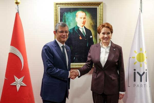 Özgür Özel, Akşener ile bir araya geldi