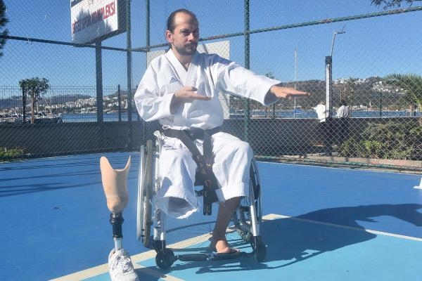 Para karatede 'yılın en iyi sporcusu' seçildi, hedef büyüttü