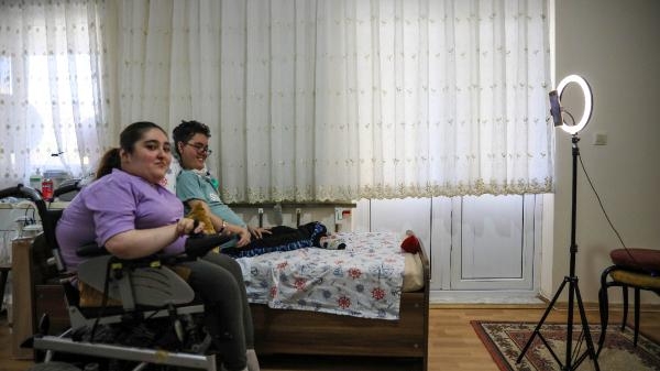 SMA'lı kardeşler, çektikleri mizah videoları ile yaşama tutunuyor