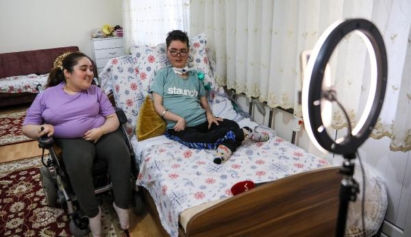 SMA'lı kardeşler, çektikleri mizah videoları ile yaşama tutunuyor
