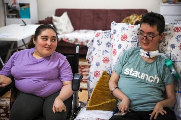 SMA'lı kardeşler, çektikleri mizah videoları ile yaşama tutunuyor