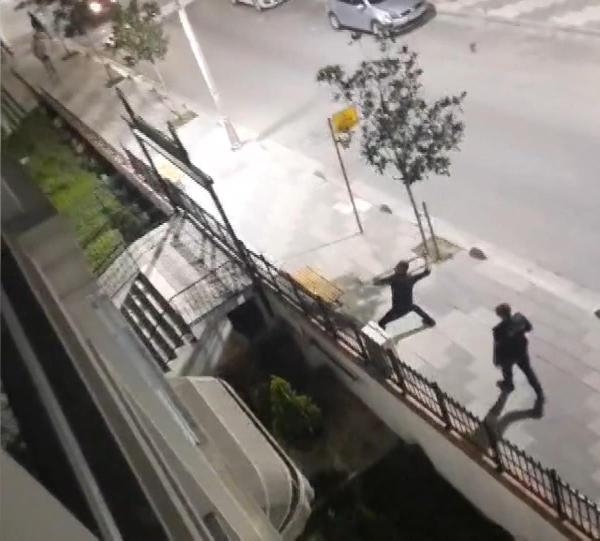 Sokakta palayla korku saĺdı